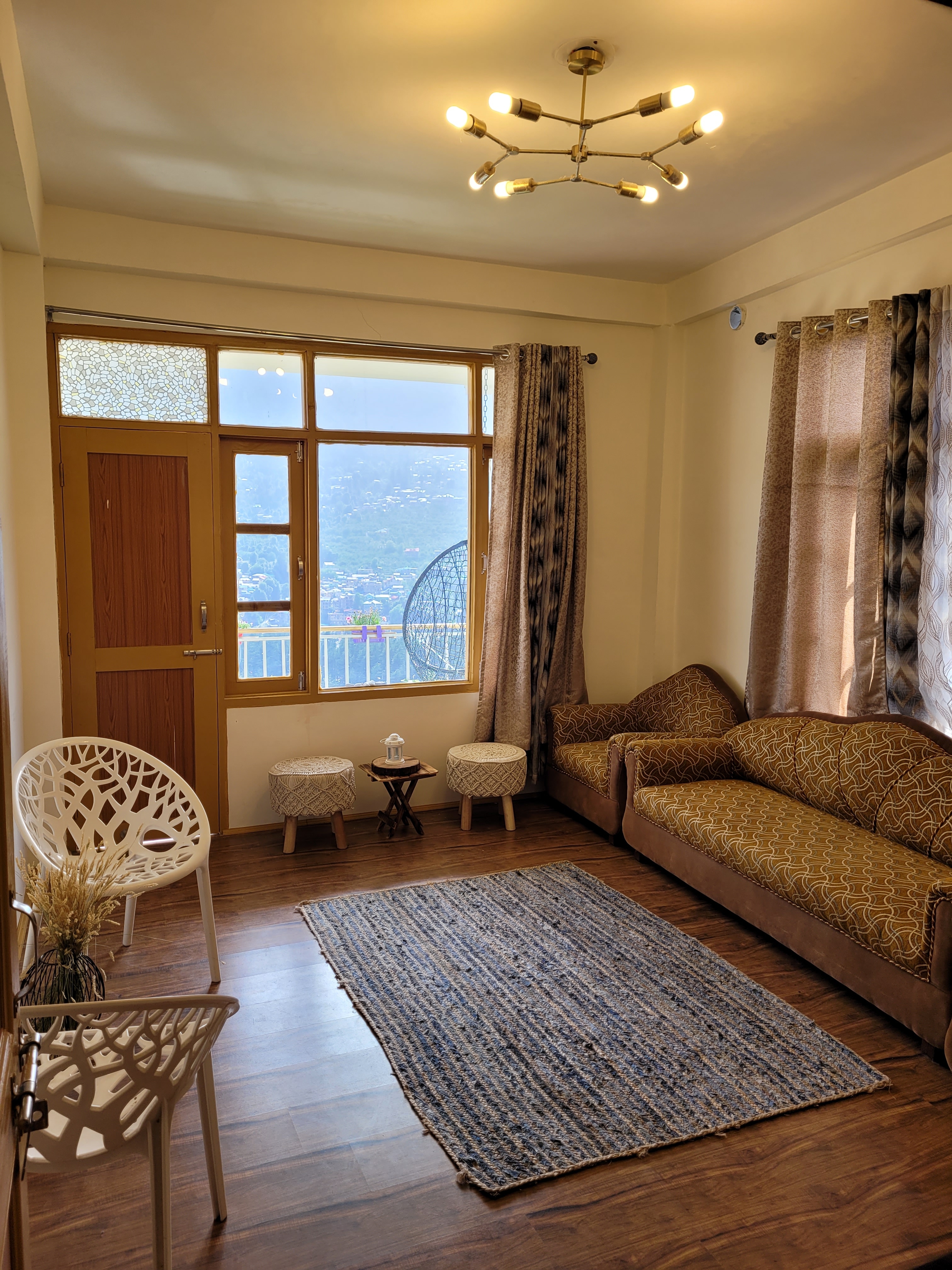 1BHK Apartment Offbeat Hilltop Mountain lovers paradise - Tap to explore photos