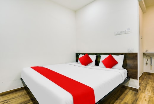 Super Hotel O White Villa