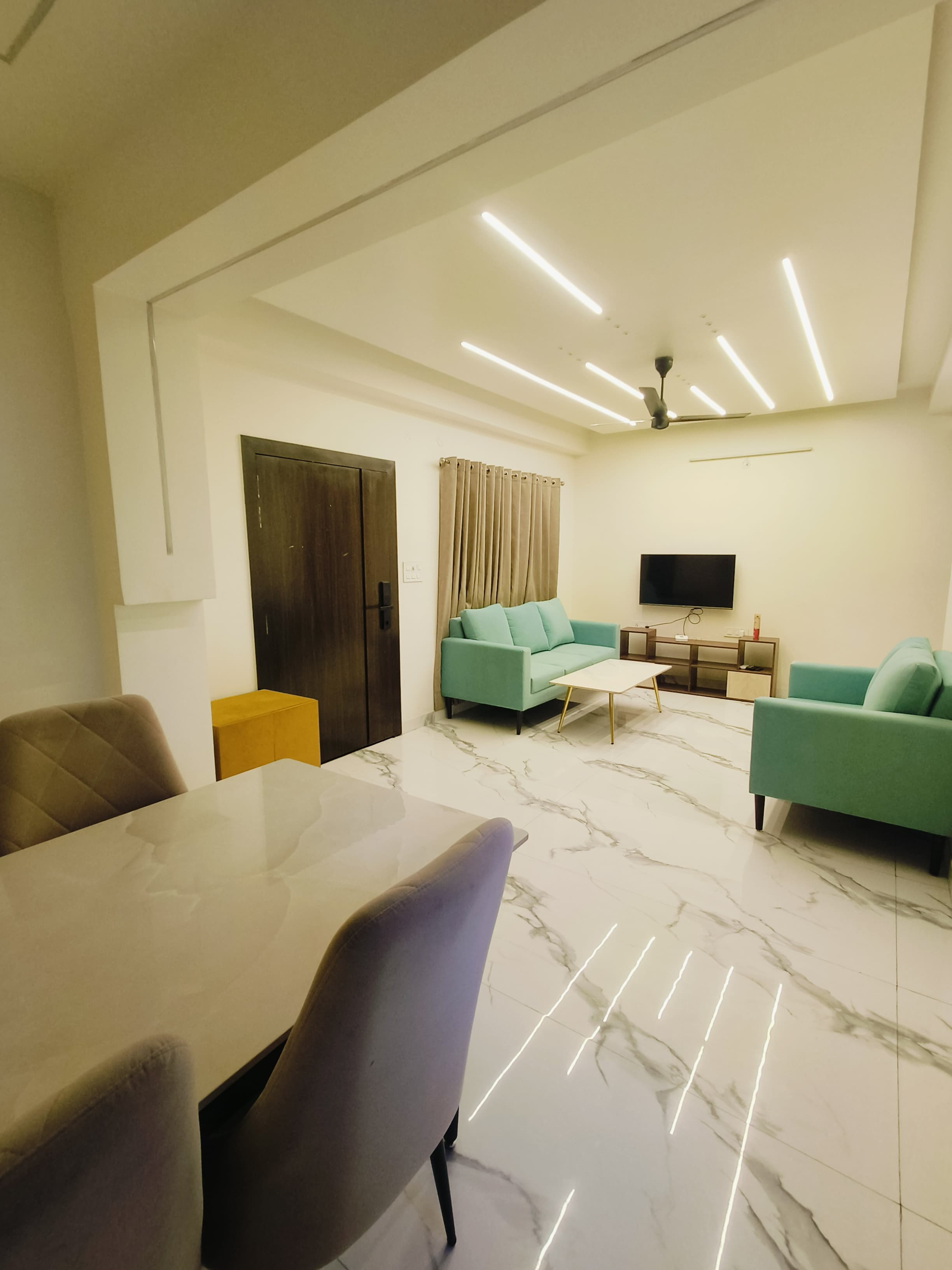 Leafyinn Elite Abode 3BHK - Tap to explore photos