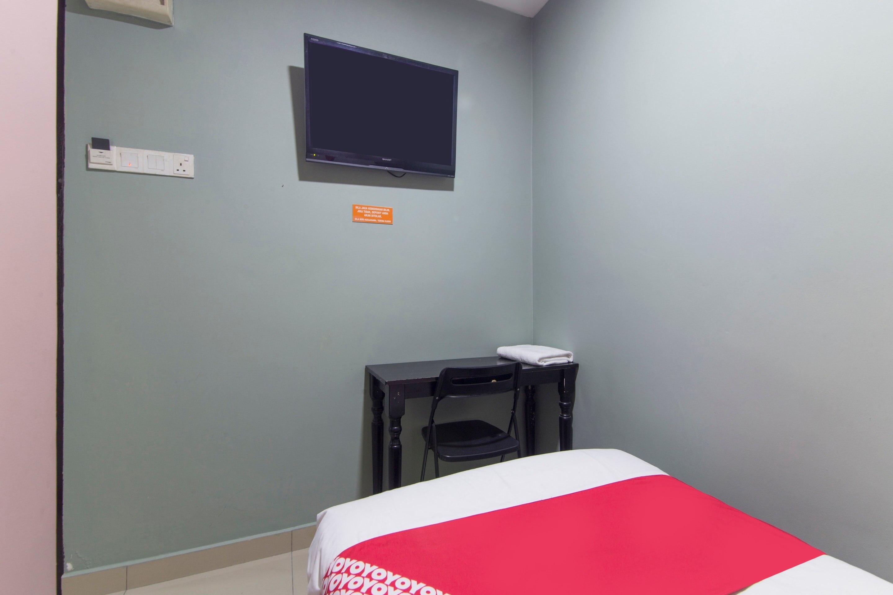 OYO 90296 Red Orange Hotel Port Klang - Tap to explore photos