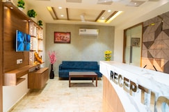 Hotel Lee Grand, Anand