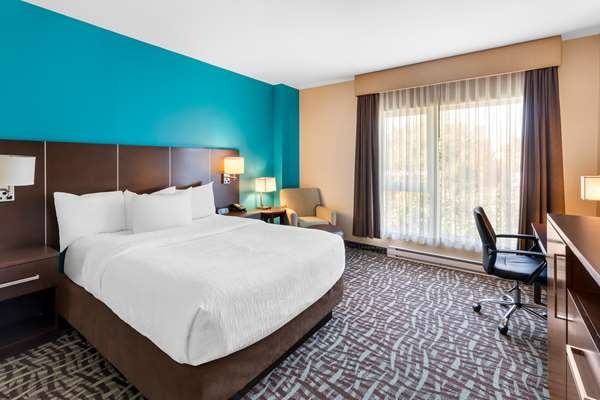 Best Western Plus Hotel Montreal - Tap to explore photos