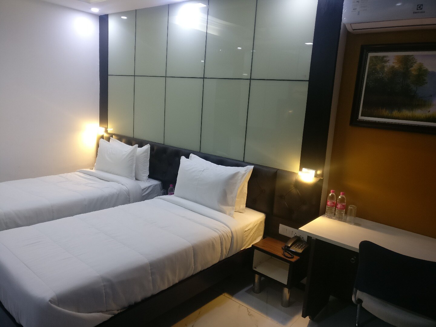 AC EXECUTIVE ROOM 1