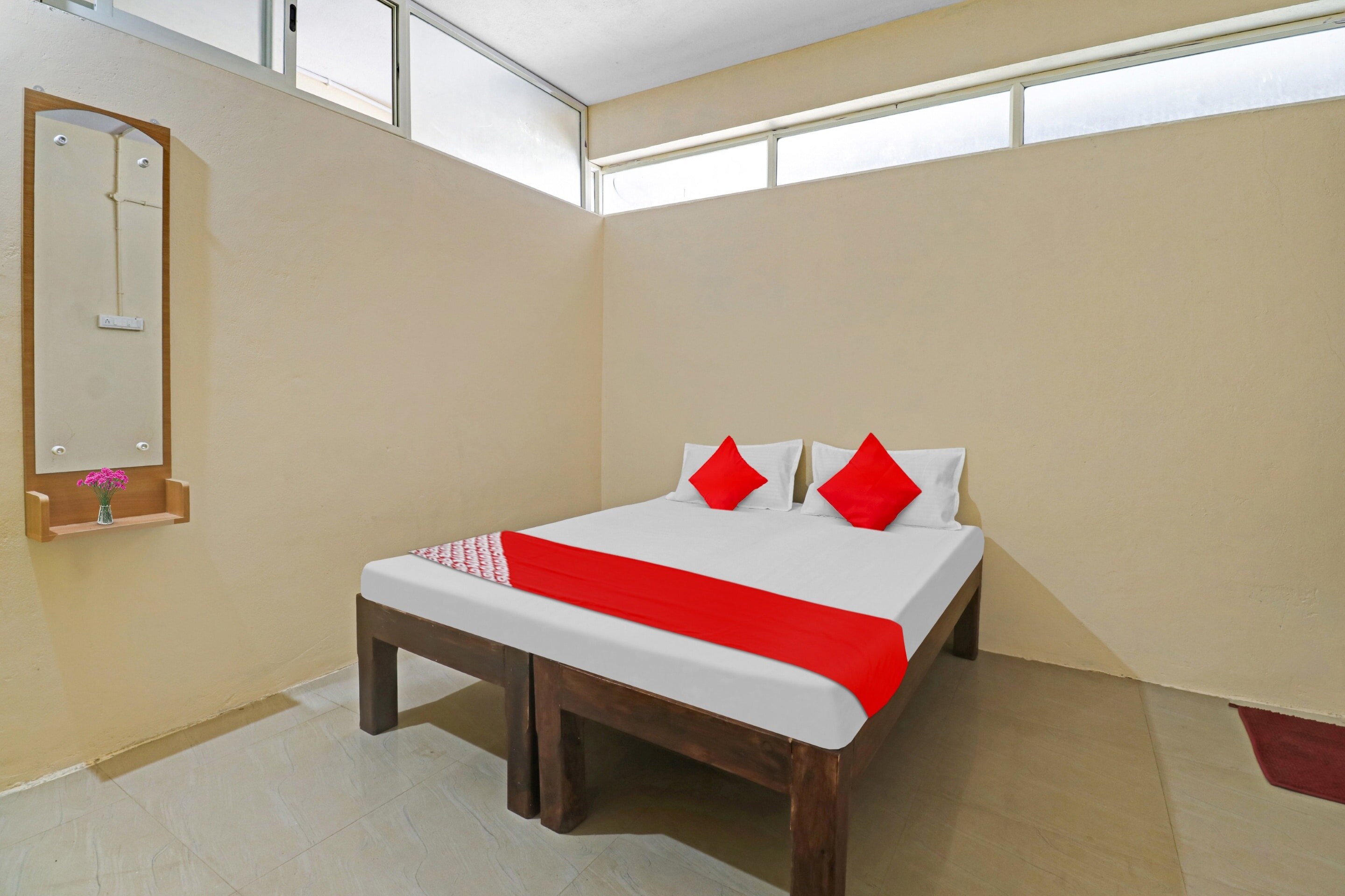Hotel O Sri Sai Boarding And Lodging - Tap to explore photos
