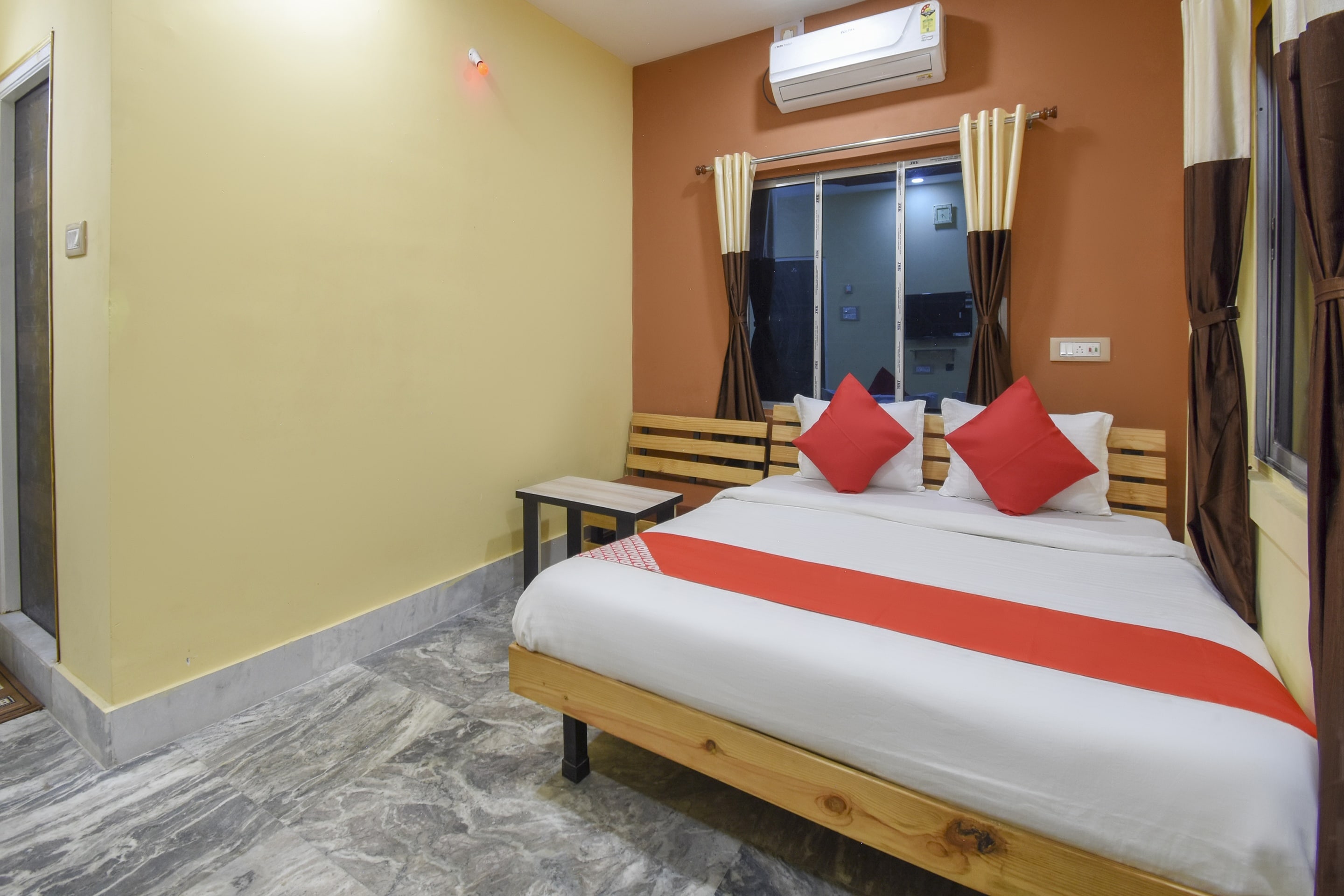 Hotel O Palki Palace Near Netaji Subhash Chandra Bose International Airport - Tap to explore photos