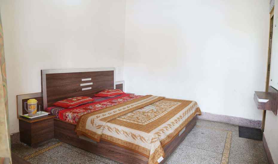 Janta Guest House - Tap to explore photos