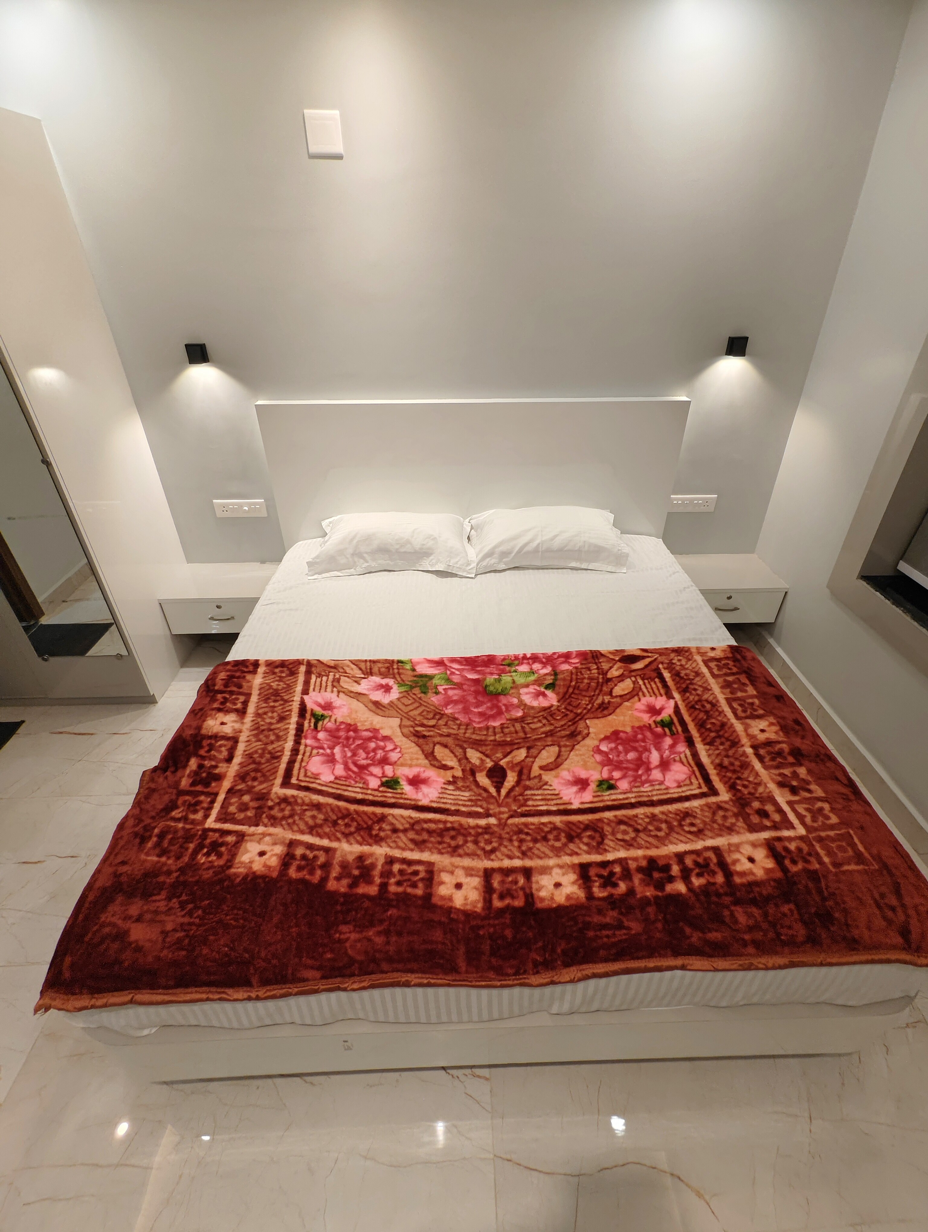 Posh Entire 1BHK Near Sea Beach - Tap to explore photos