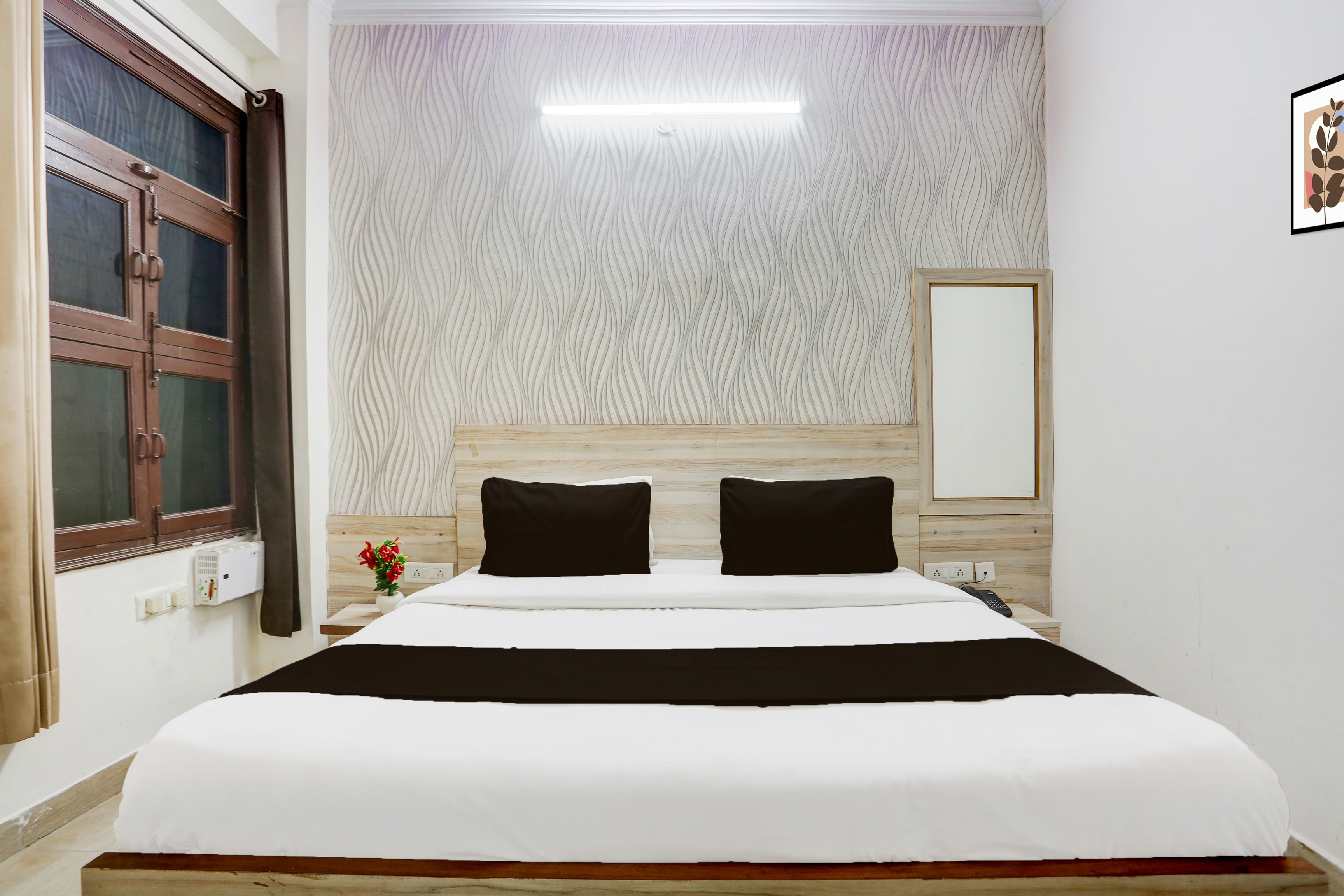 Super Townhouse Sector 4 Gurgaon - Tap to explore photos