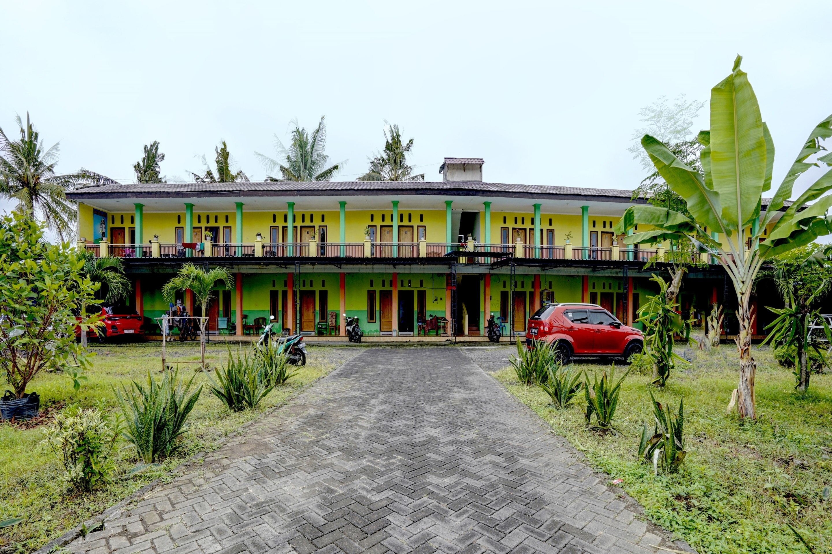 SPOT ON 92827 Anisah Adil Homestay Syariah - Tap to explore photos
