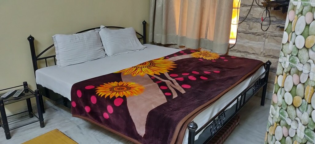 Urvashi Homestay - Tap to explore photos