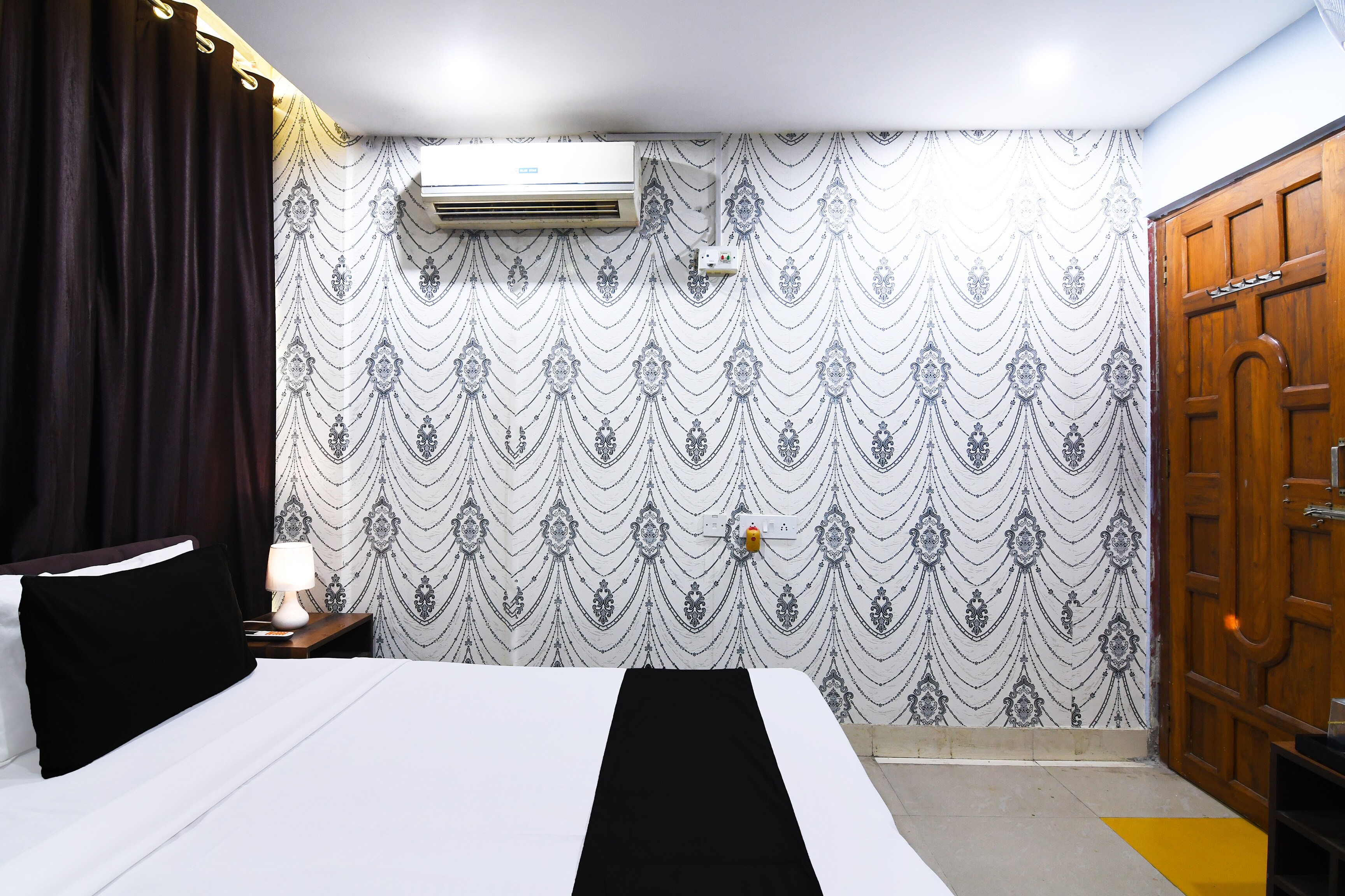Hotel O The Red Rose Near Kalikapur - Tap to explore photos