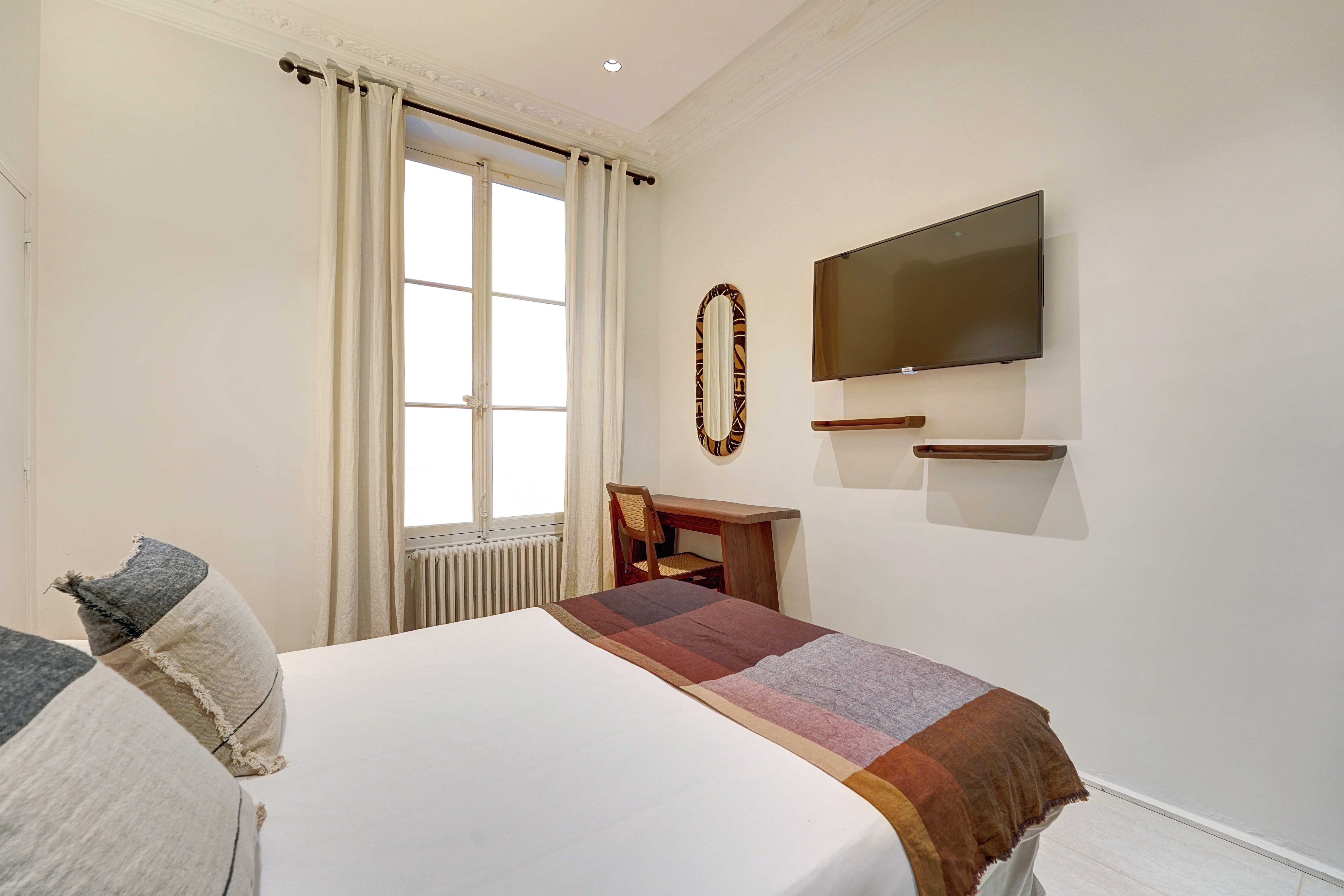 Charm and Elegance for 8P/3BR - Grands Boulevards - Tap to explore photos