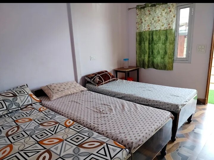 Kanhaiya hotel & merge near kedarnath temple - Tap to explore photos