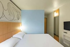 Ibis Paris Meudon Velizy, Paris