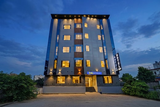 FabHotel Tuesday Suits 121