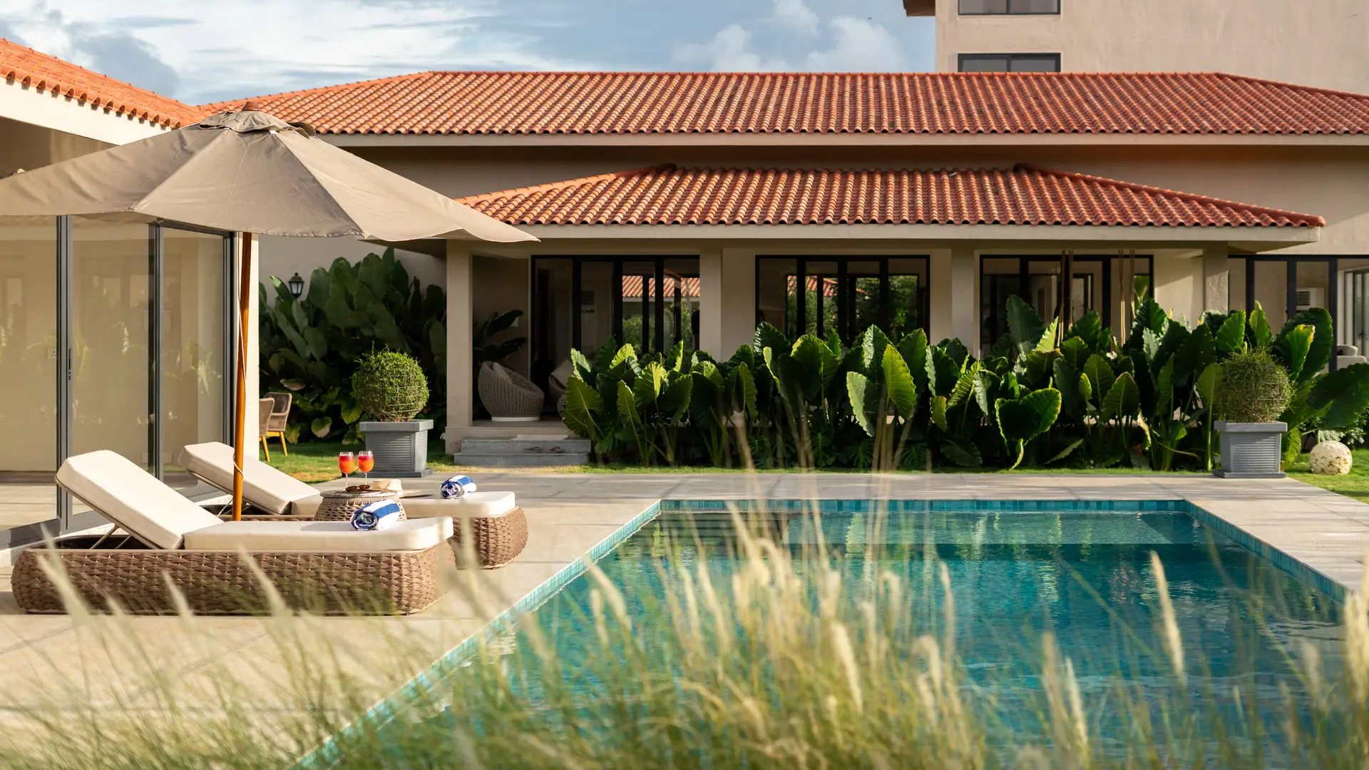 LohonoStays Whispering Dew Villa, Alibaug