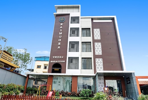 Super Townhouse OAK Hotel Rajmudra