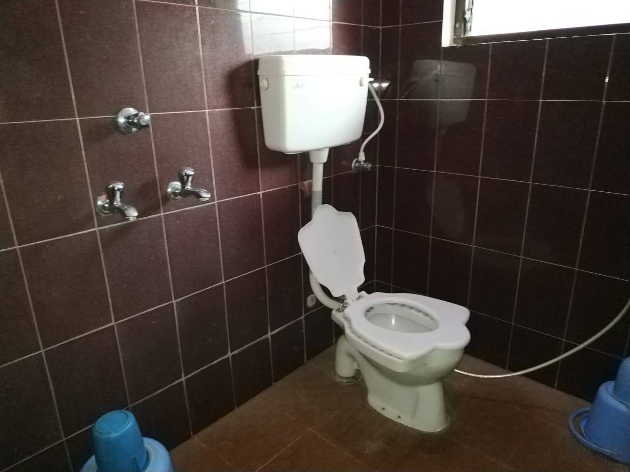 i-ROOMZ Savitri Guest House - Tap to explore photos