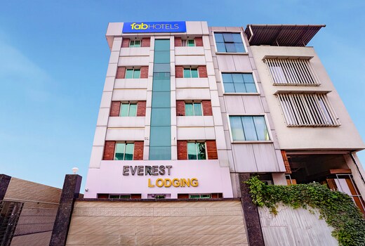FabHotel Everest - Nr. Vashi