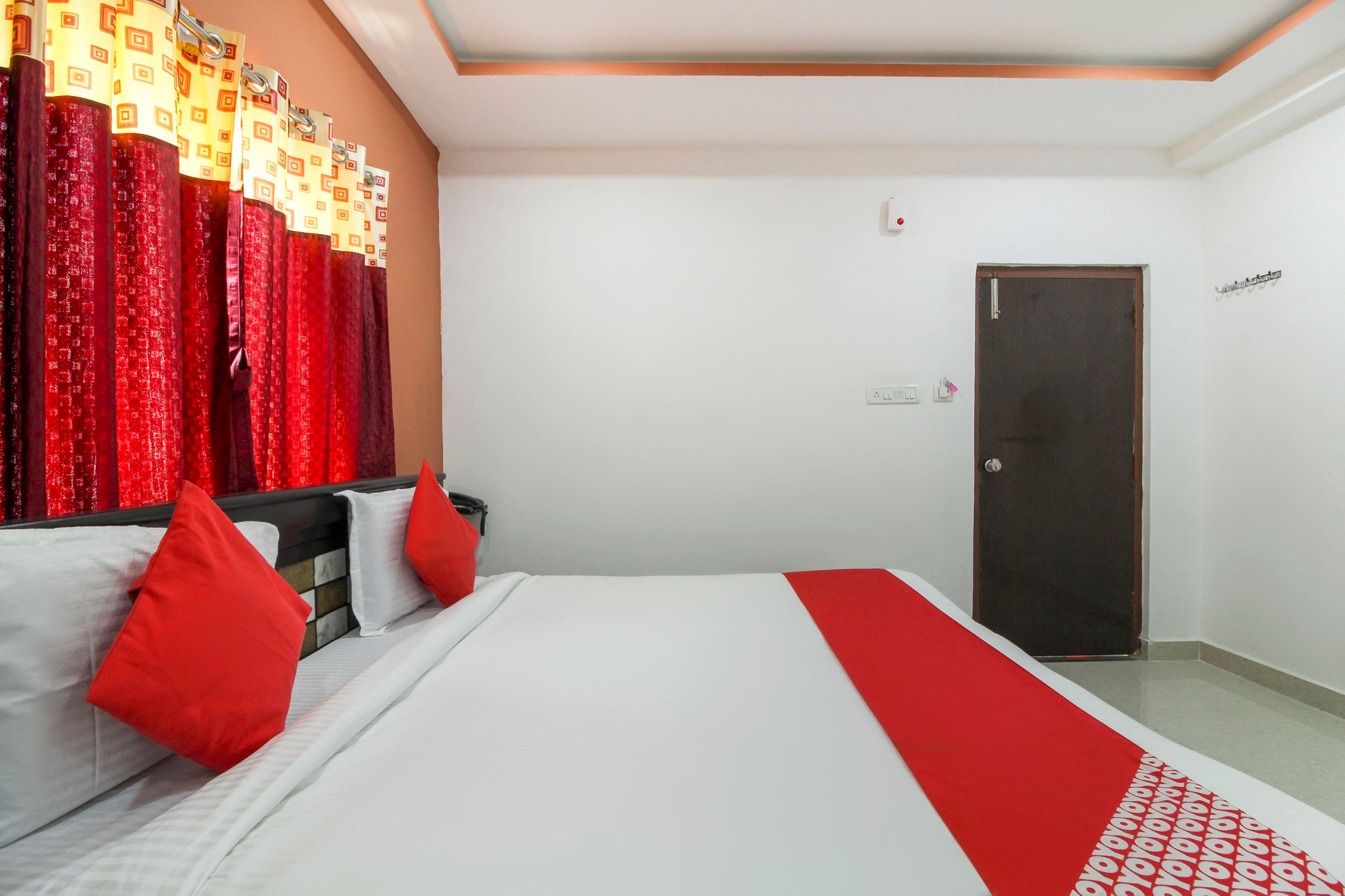 Super Hotel O New Cyber Grand Madhapur - Tap to explore photos