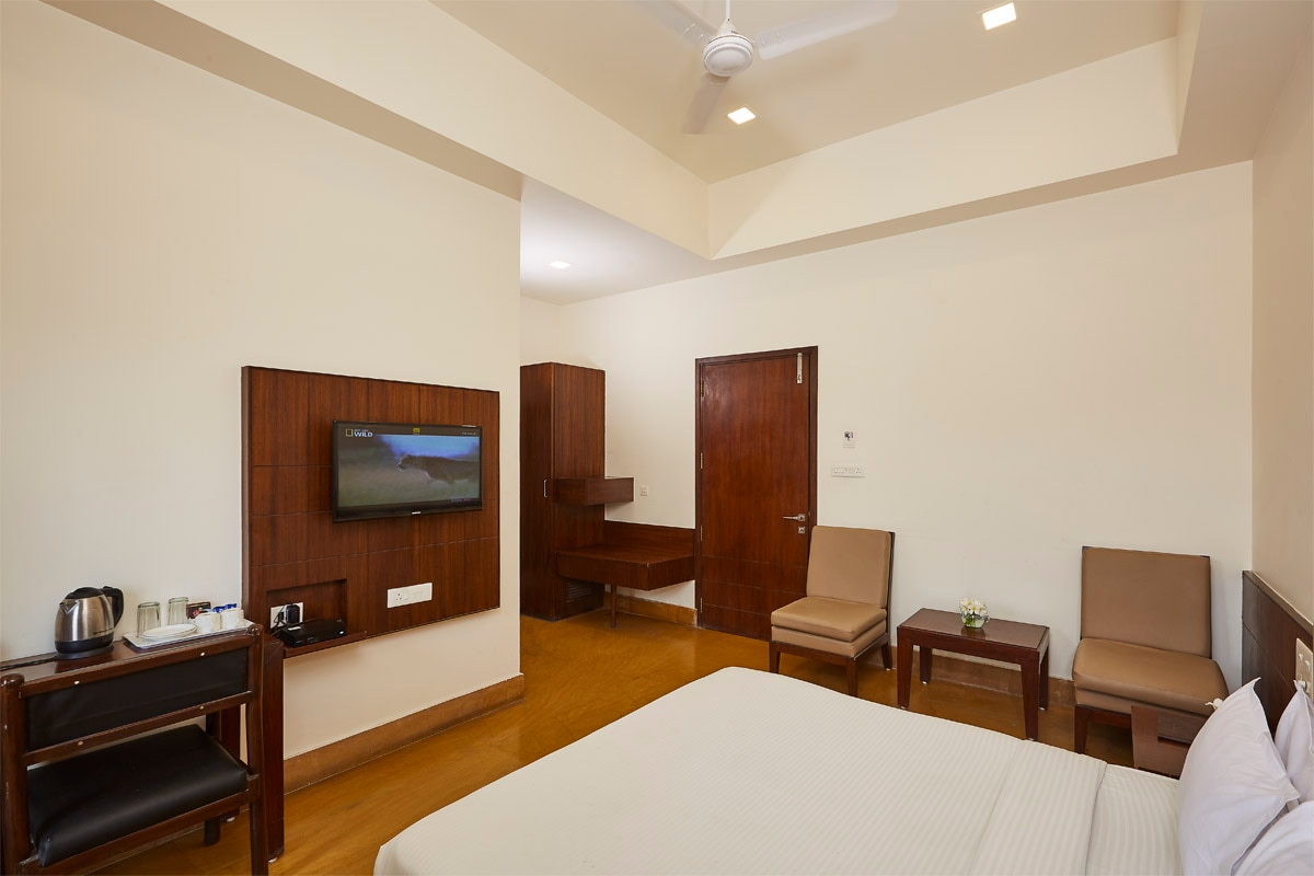 Hotel The Embassy 5