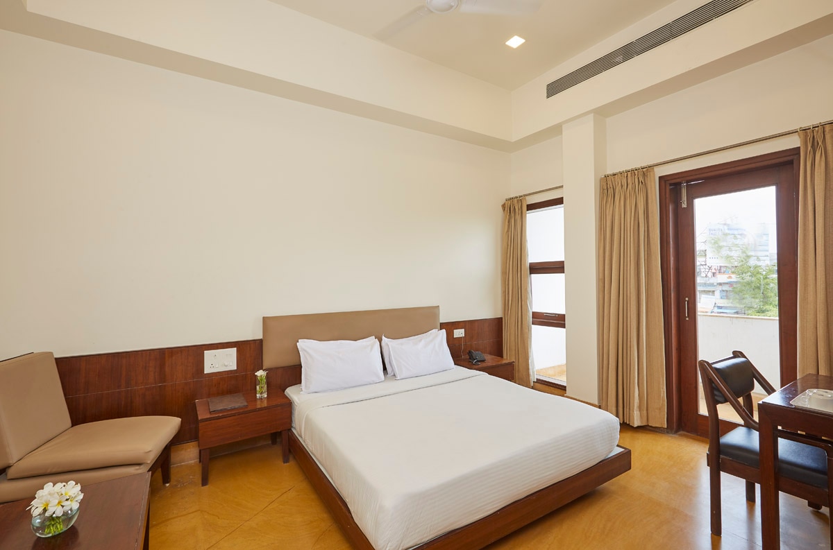 Hotel The Embassy 4