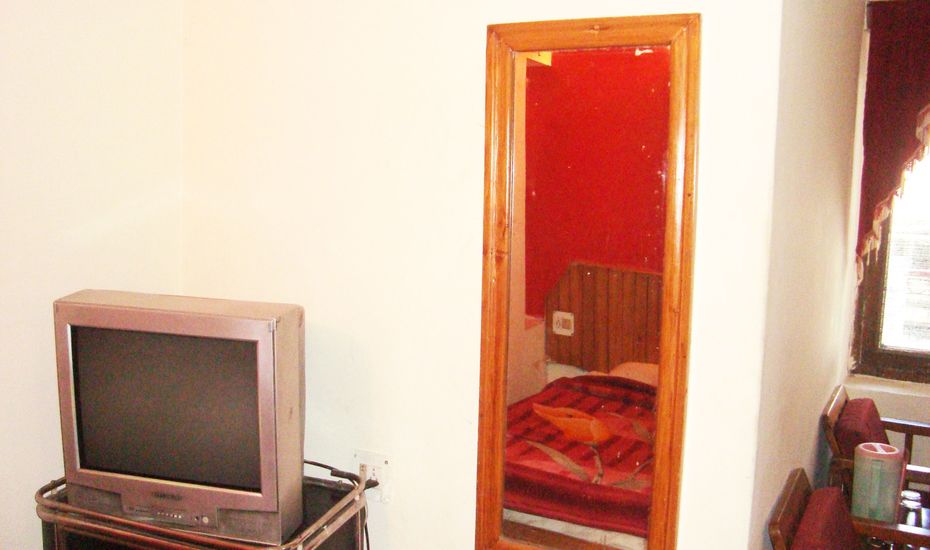Hotel Chelsea Manali Inr 172 Off 7 5 0 Hotel Price Address