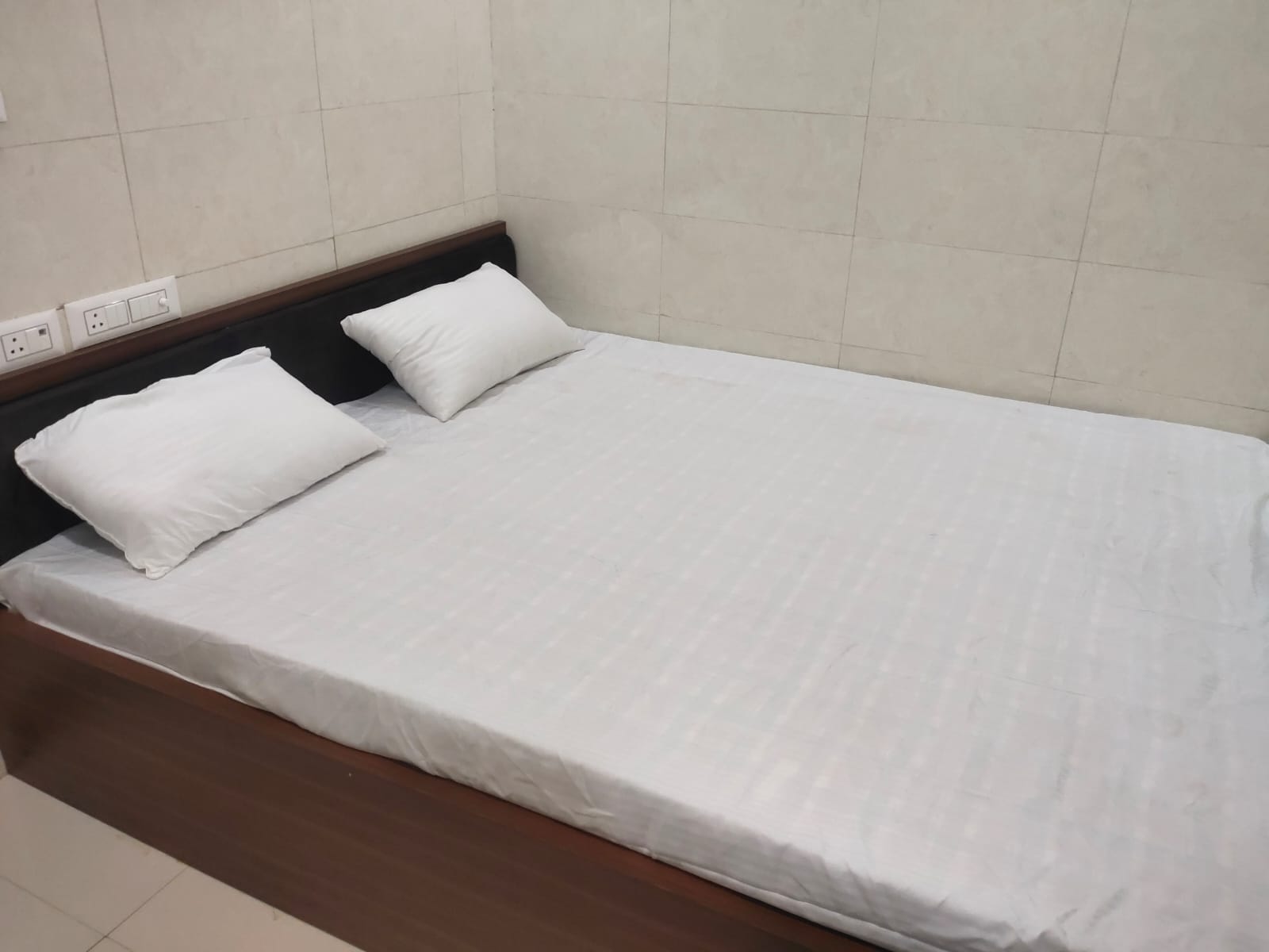 Hotel Manik Palace - Tap to explore photos