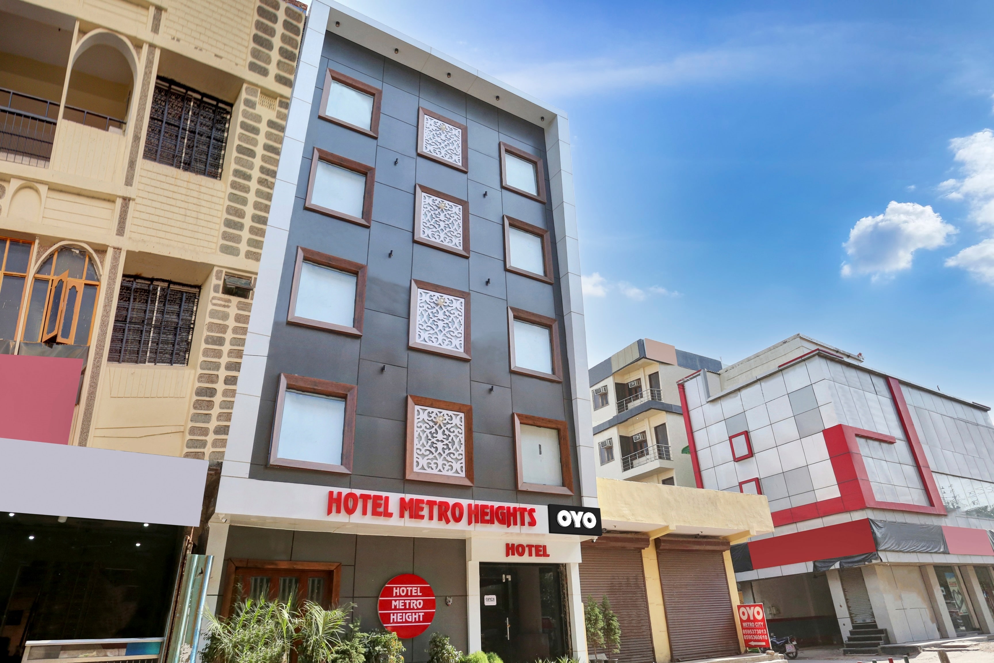 Hotel O Metro Height's near Nangloi Railway metro station - Tap to explore photos
