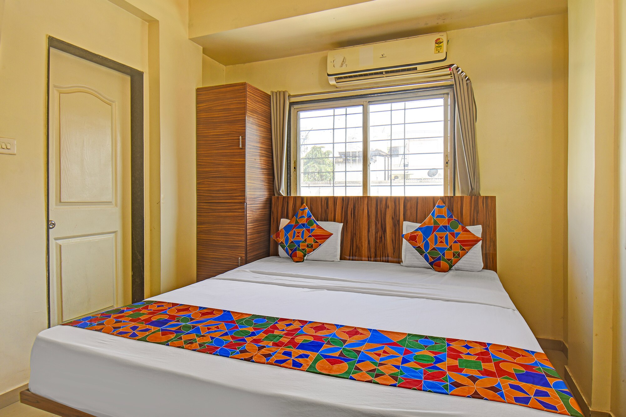FabHotel Sai Inn - Near Jagtap dairy - Tap to explore photos