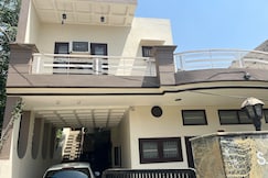 Kapoor Villa, Barnala