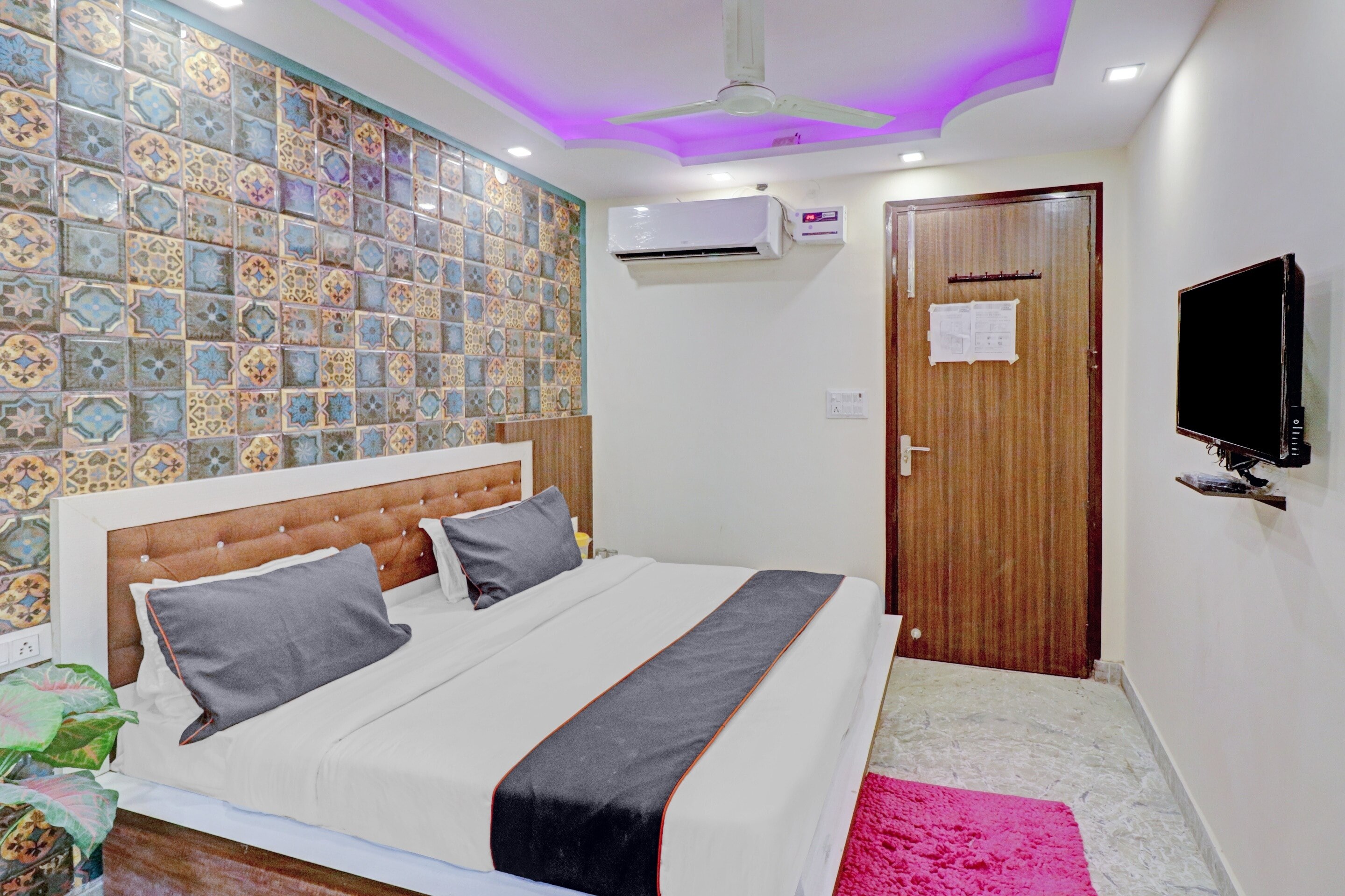 Hotel O Green Palace Near jagatpuri - Tap to explore photos
