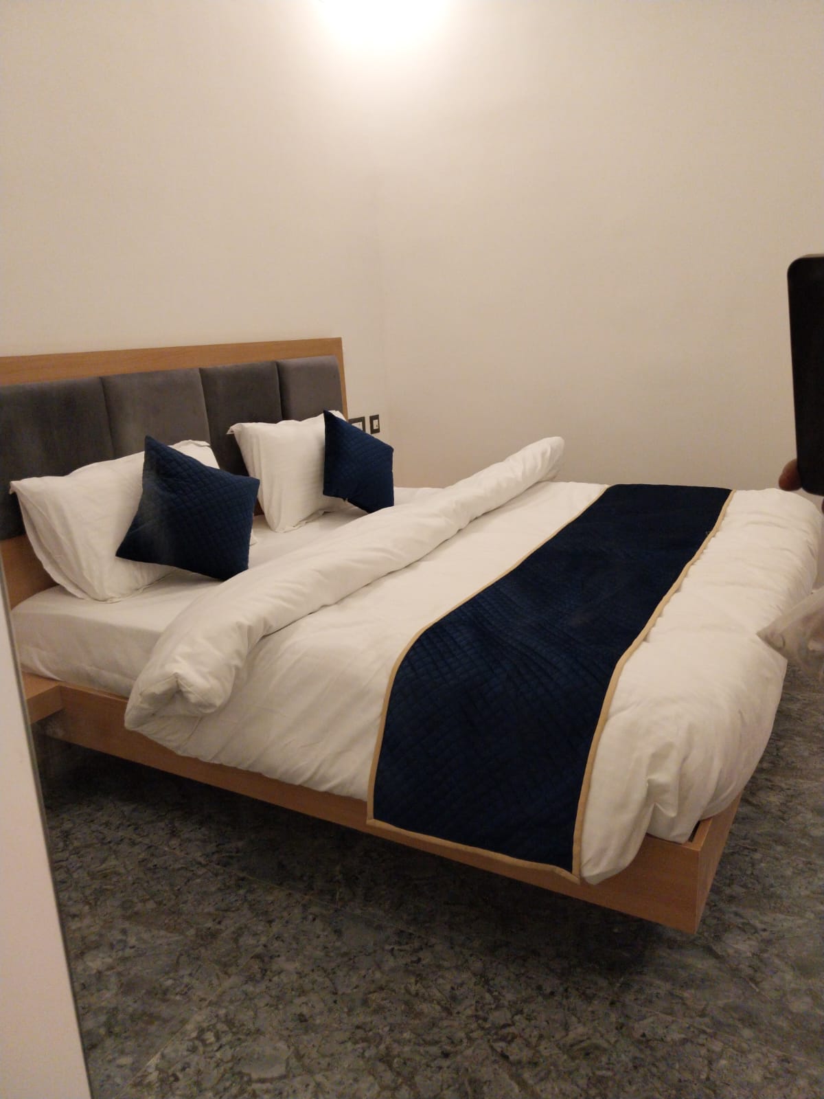 Hotel Kingston Ayodhya - Tap to explore photos