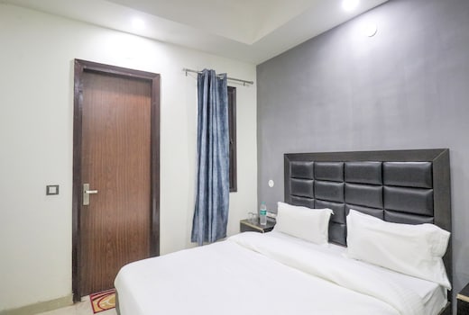 Collection O Mahavir Enclave Near Dashrath Puri Metro Station