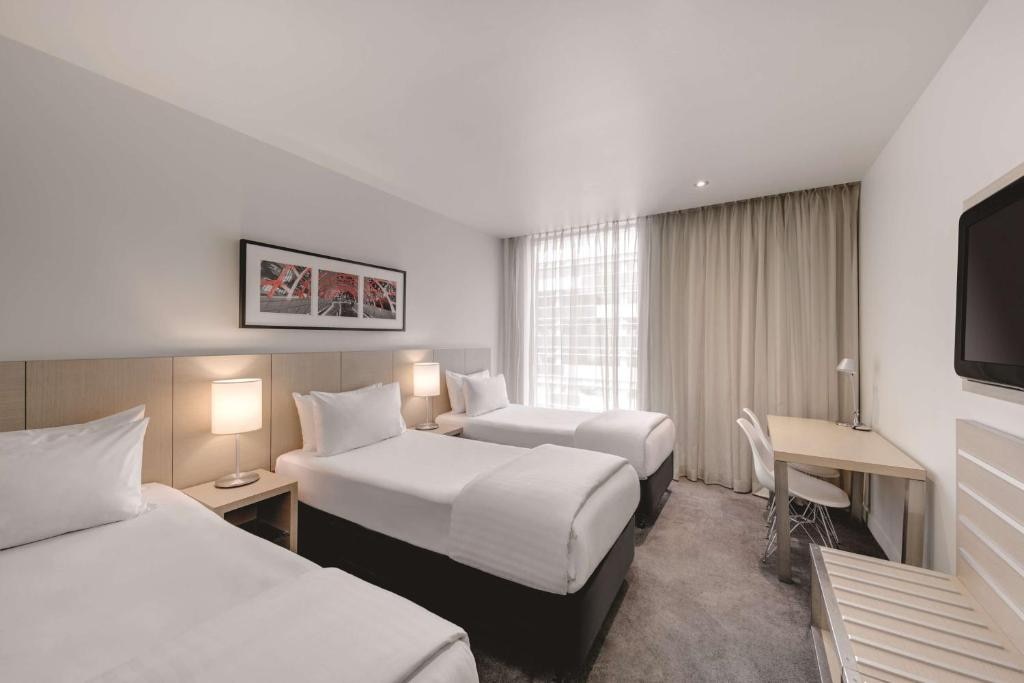 Travelodge Hotel Melbourne Docklands - Tap to explore photos