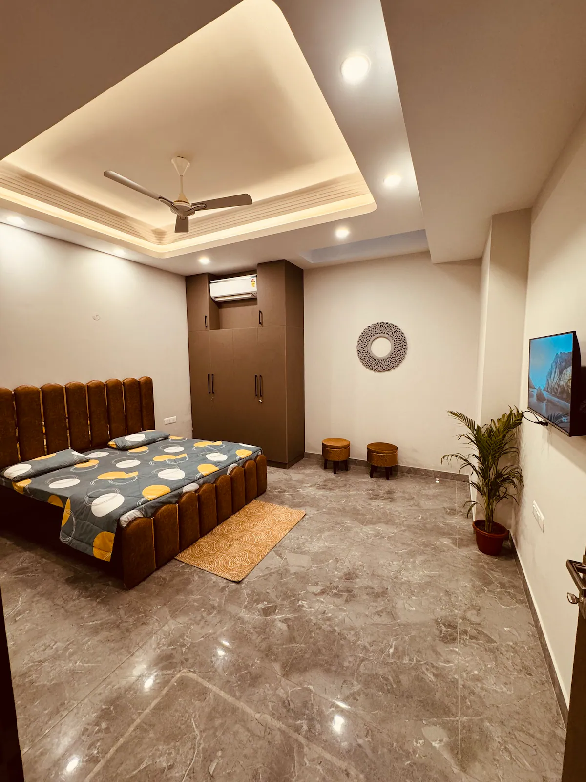 Spacious 2 bhk near Max hospital - Tap to explore photos