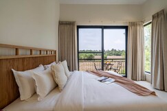 Staymaster Segara - 6BR Villa w/Pool near Varca Beach, Goa
