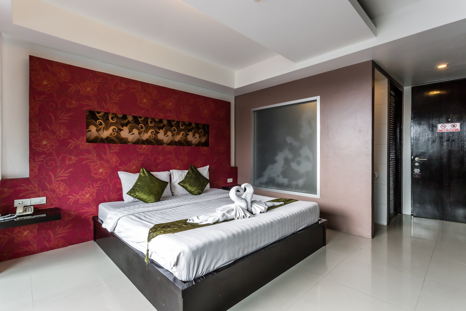 7Q Patong Beach Hotel - Tap to explore photos