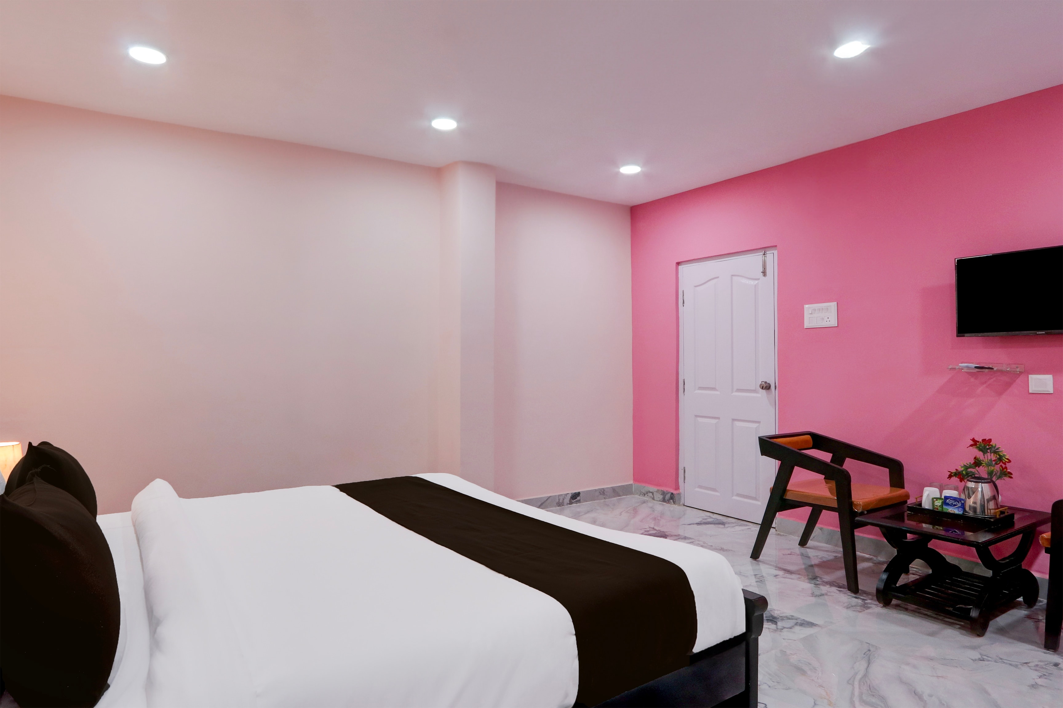 Hotel O Ss ome inn ultra luxury rooms - Tap to explore photos