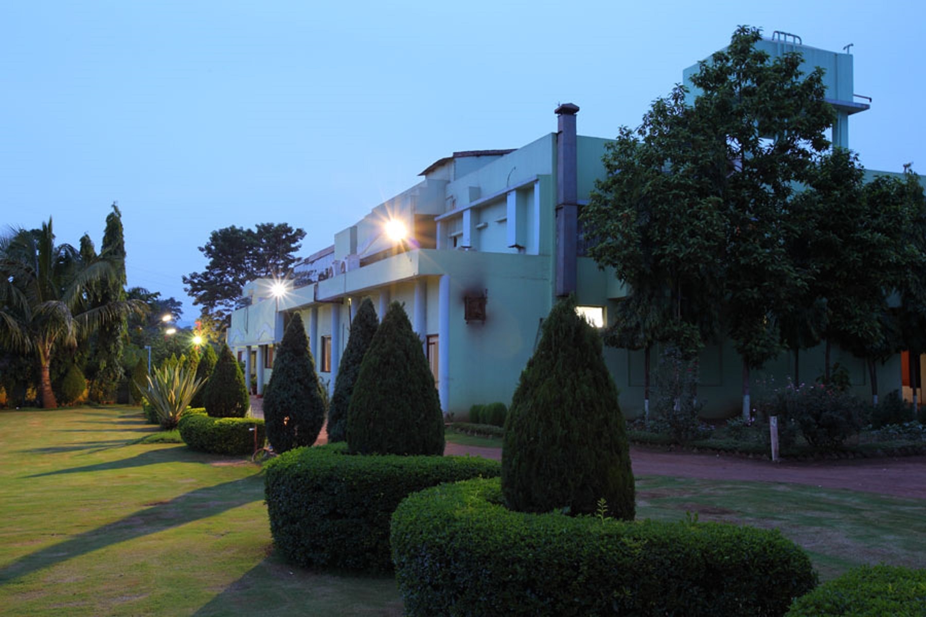THE WORLD BUSINESS HOTEL (A Unit Of Crackers India Infrastructure Ltd) - Tap to explore photos
