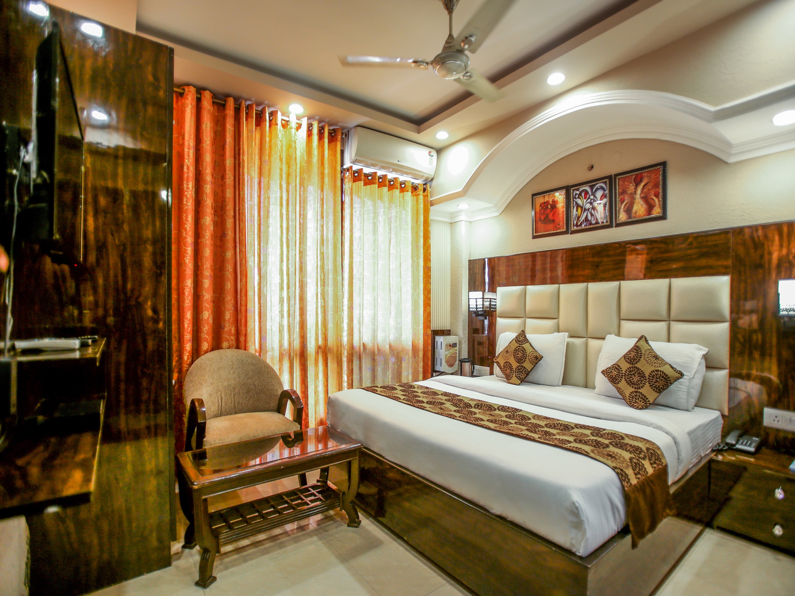 KRISHNA INN near Nizamuddin Railway Station - Tap to explore photos