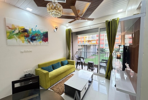 Garden view 2BR Apt|ZennovaStays