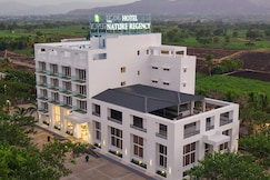 Hotel The Nature Regency, Shirwal