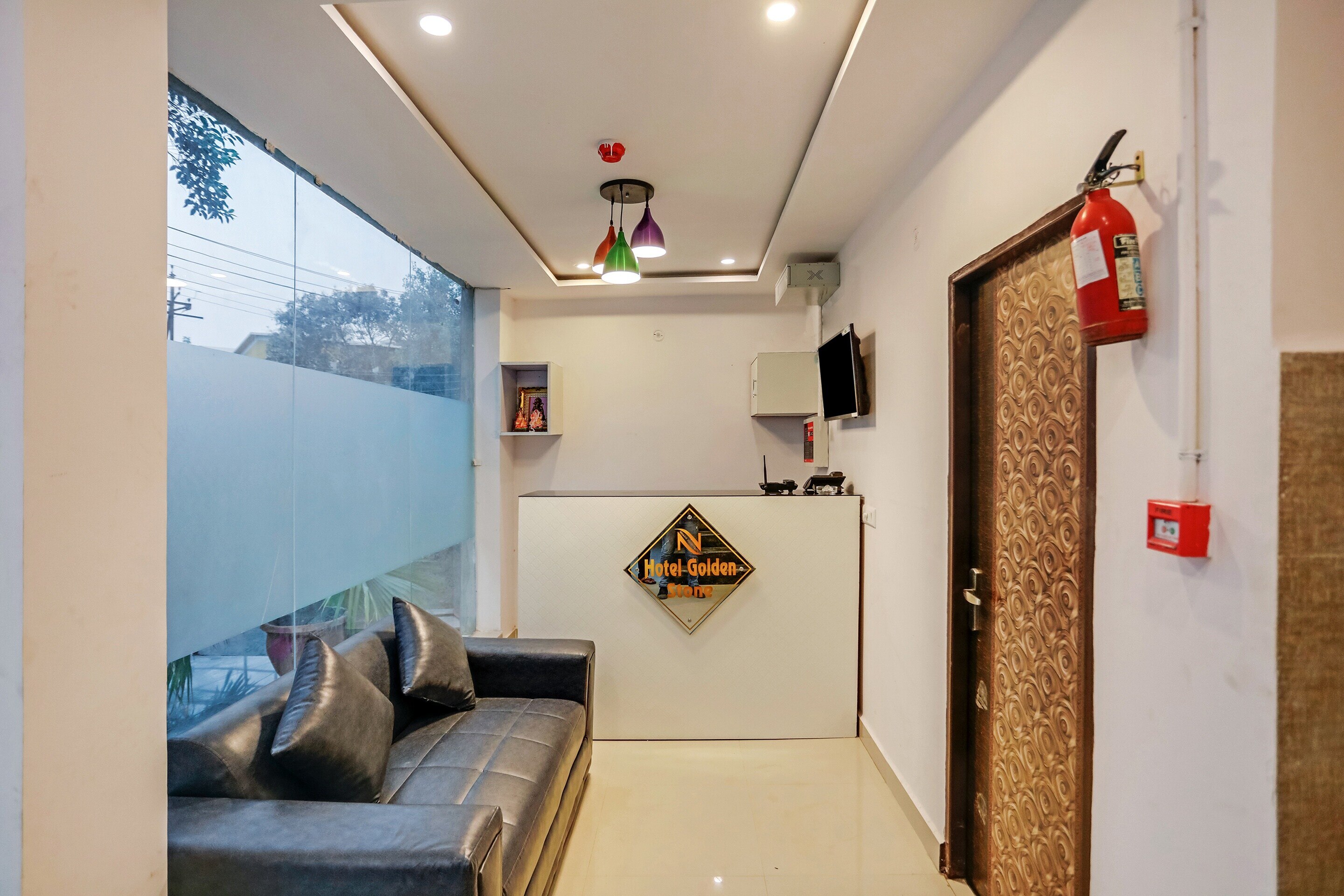 Hotel O Golden Stone Near Electricity Office, Sector 16, Vasundhara - Tap to explore photos