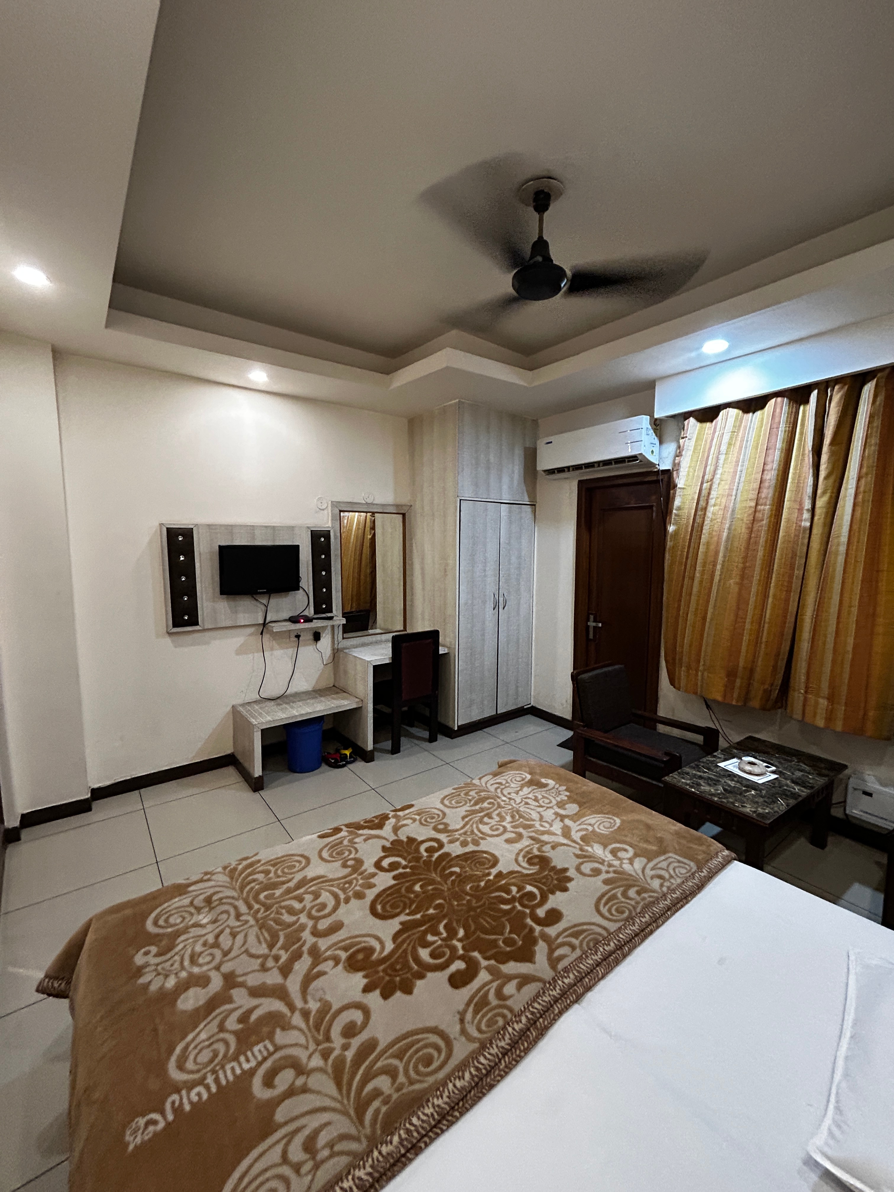 Hotel Vivek - Tap to explore photos