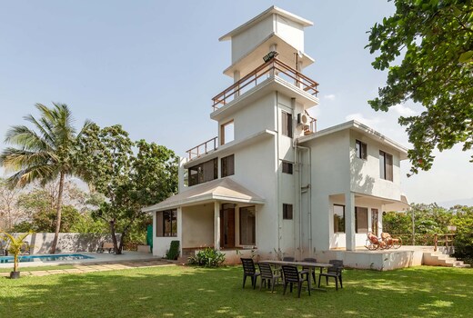 Landscaped Lawn With Seating