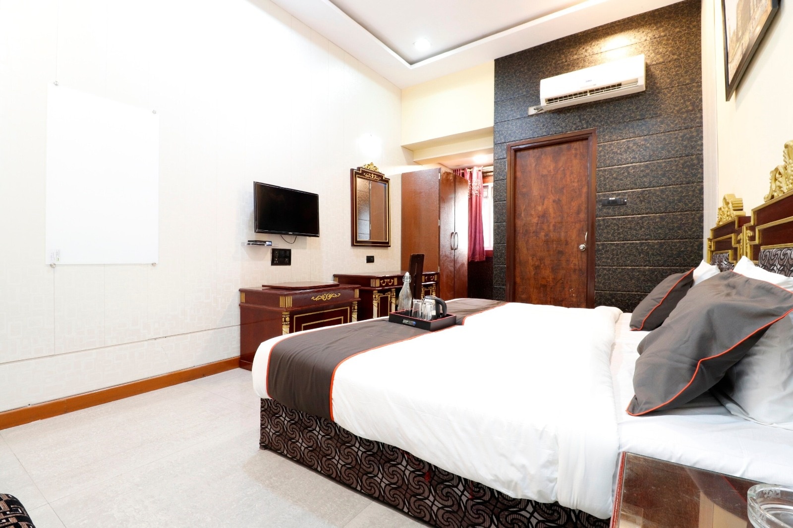 SwagStay Hotel Rahul Palace, Nagpur - Tap to explore photos