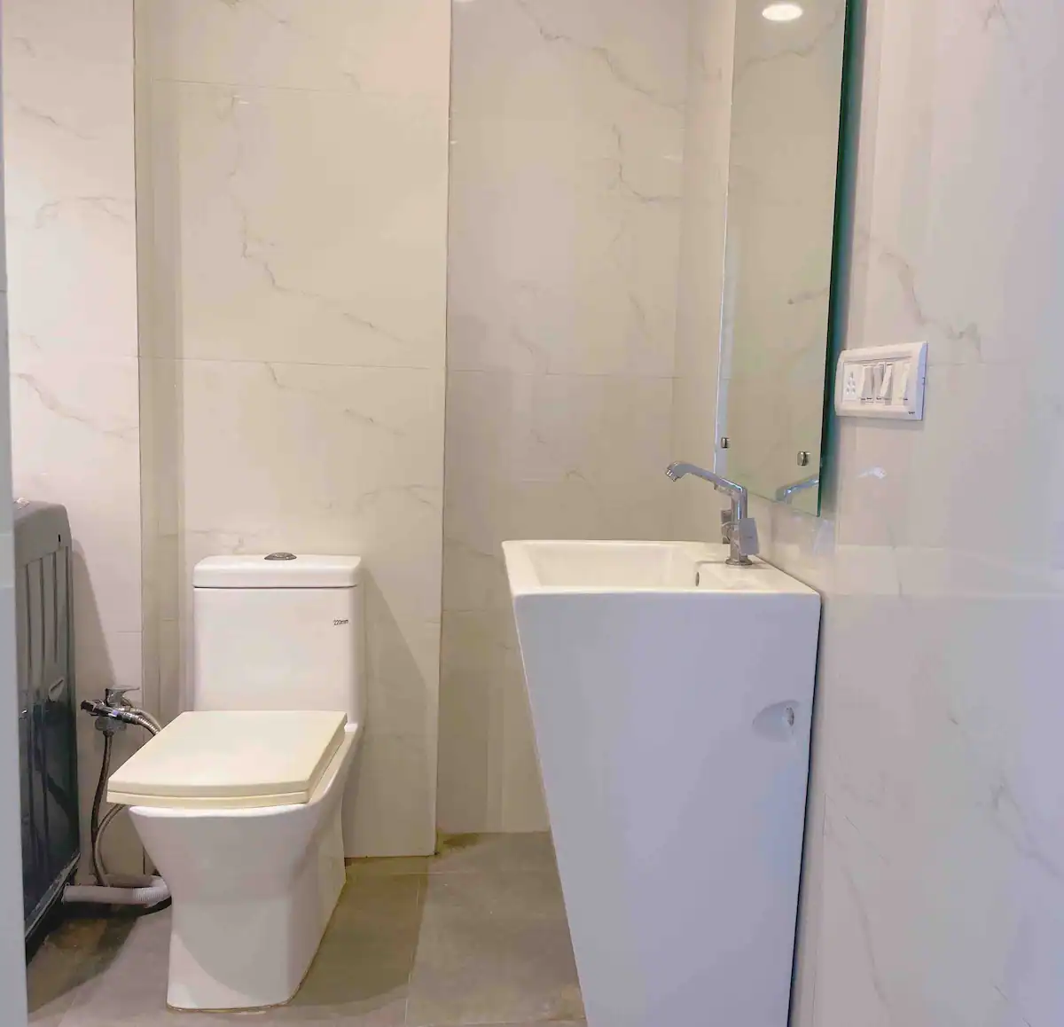 studio apartments in Vasant Kunj 15 mins to airport - Tap to explore photos