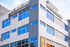 Hotel Moon Light, Lucknow