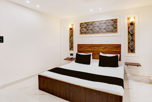 Hotel O Luxury Inn